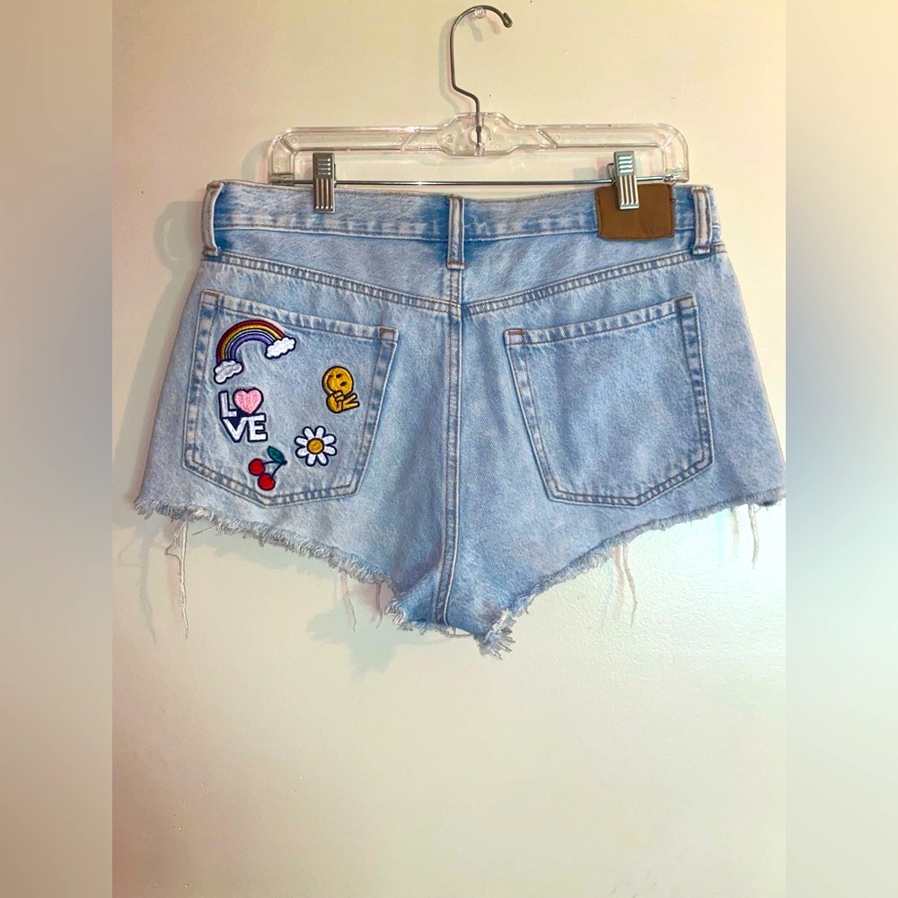 Aeropostale Light Wash Distressed Embroidered Boyfriend Shorts Size 6